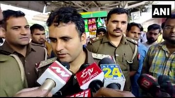 ரயில் சக்கரத்தில் சிக்கி துண்டான ராணுவவீரரின் கால்.. டிக்கெட் பரிசோதகர் தலைமறைவு.. நடந்தது என்ன ?