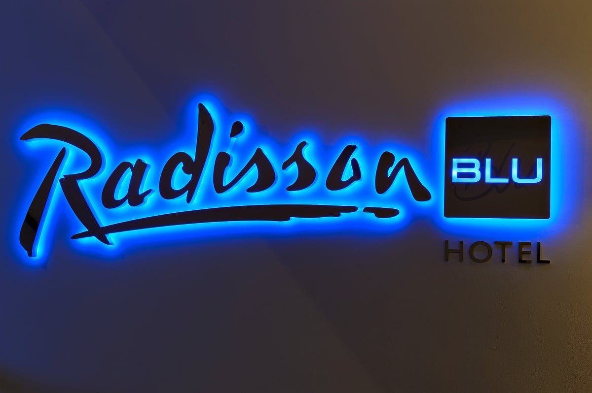 தூக்கில் தொங்கிய நிலையில் மீட்கப்பட்ட பிரபல 5 Star Hotel உரிமையாளர்.. டெல்லியில் அதிர்வலை !