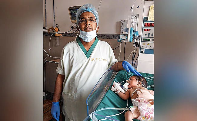 ஜார்க்கண்ட் : பிறந்த குழந்தையின் வயிற்றில் கட்டி என்று நினைத்த மருத்துவர்களுக்கு காத்திருந்த அதிர்ச்சி..