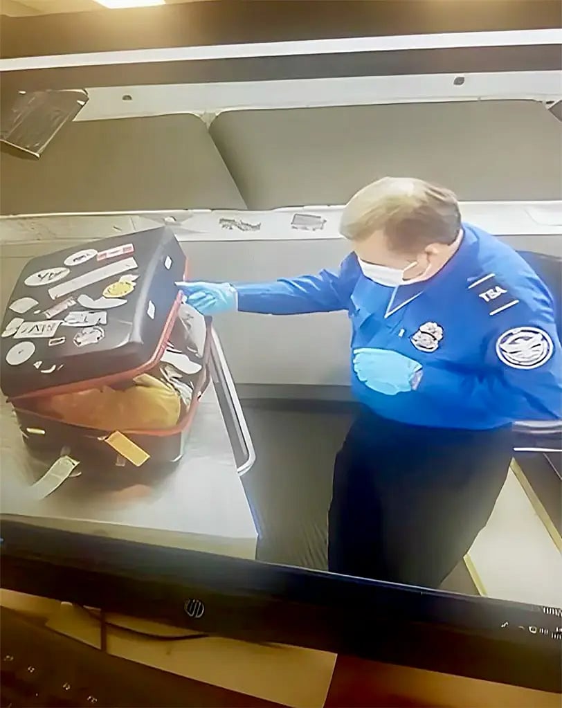 விமான நிலையத்துக்கு வந்த சூட்கேஸ்.. ஸ்கேன் செய்துபார்த்து அதிர்ந்த அதிகாரிகள்.. நடந்தது என்ன ? 