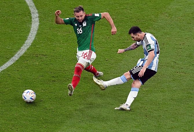 அர்ஜென்டினா அணியை தனியொருவனாக தலையில் சுமக்கும் மெஸ்ஸி.. #ARGvsMEX போட்டியில் நடந்தது என்ன ?