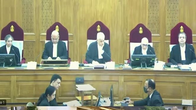 3 நீதிபதிகள் ஆதரவு.. 2 நீதிபதிகள் எதிர்ப்பு: 10% இட ஒதுக்கீடு வழக்கில் நீதிபதிகள் மாறுபட்ட தீர்ப்பு!