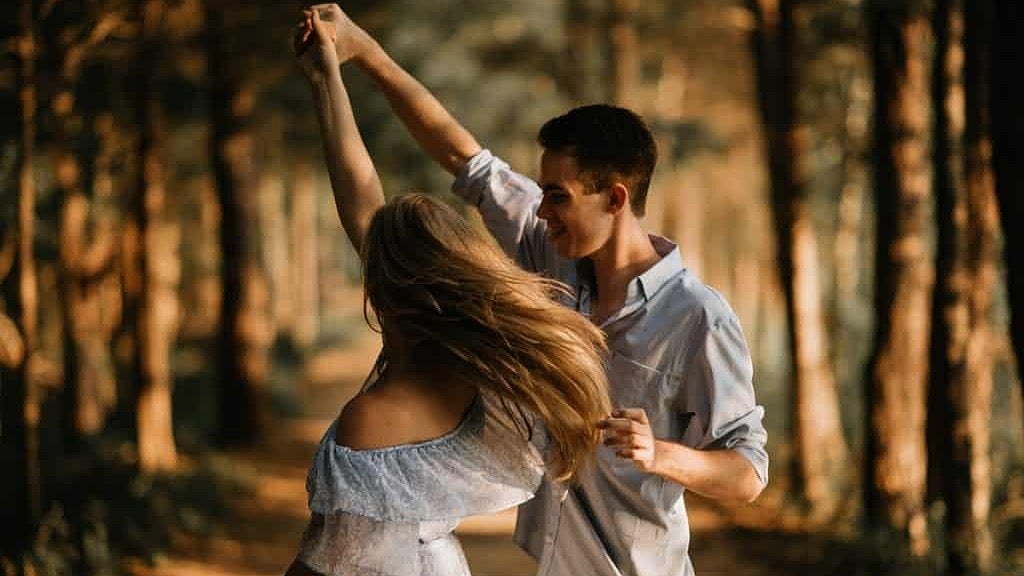 மனிதன் ஏன் காதல் கொள்கிறான்? காதலுணர்வை தடுப்பது இயற்கைக்கு எதிரானதா ? -உளவியல் கேள்விக்கான விடை!