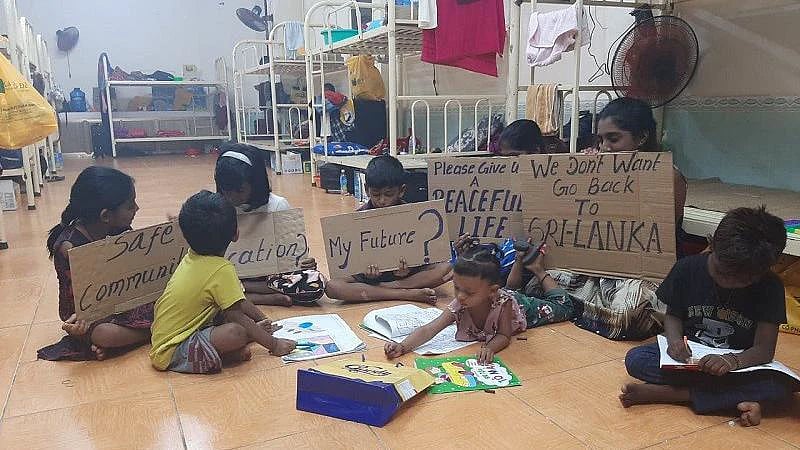 நடு கடலில் கவிழ்ந்த கப்பல்.. வியட்நாமில் தற்கொலைக்கு முயன்ற இலங்கை அகதிகள்.. பின்னணி என்ன ?