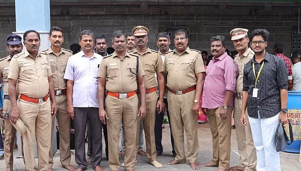 பார்வையற்ற காதலர்களுக்கு சீர்வரிசையுடன் திருமணம் செய்து வைத்த போலிஸ்: மனதை வருடும் நெகிழ்ச்சி சம்பவம்!