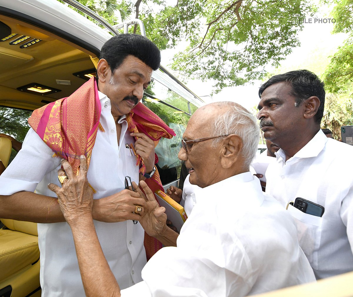 100 வயதைக் கடந்த முதலமைச்சரின் தாய் மாமா : நெகிழ்ச்சியாய் வாழ்த்திப் பதிவிட்ட முதலமைச்சர் மு.க.ஸ்டாலின் !