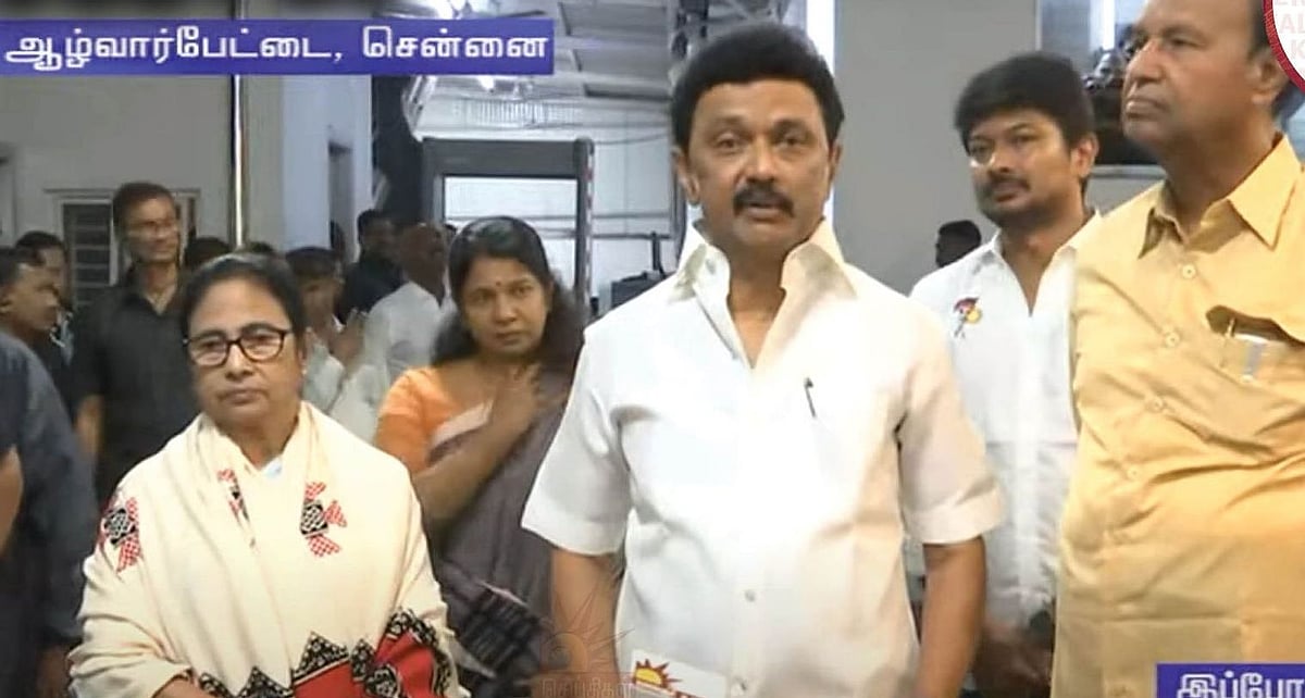 “இவரை பார்க்காமல் எப்படி சென்னையை விட்டு செல்ல முடியும்?”-முதல்வரை சந்தித்த பின் மம்தா நெகிழ்ச்சி பேட்டி!