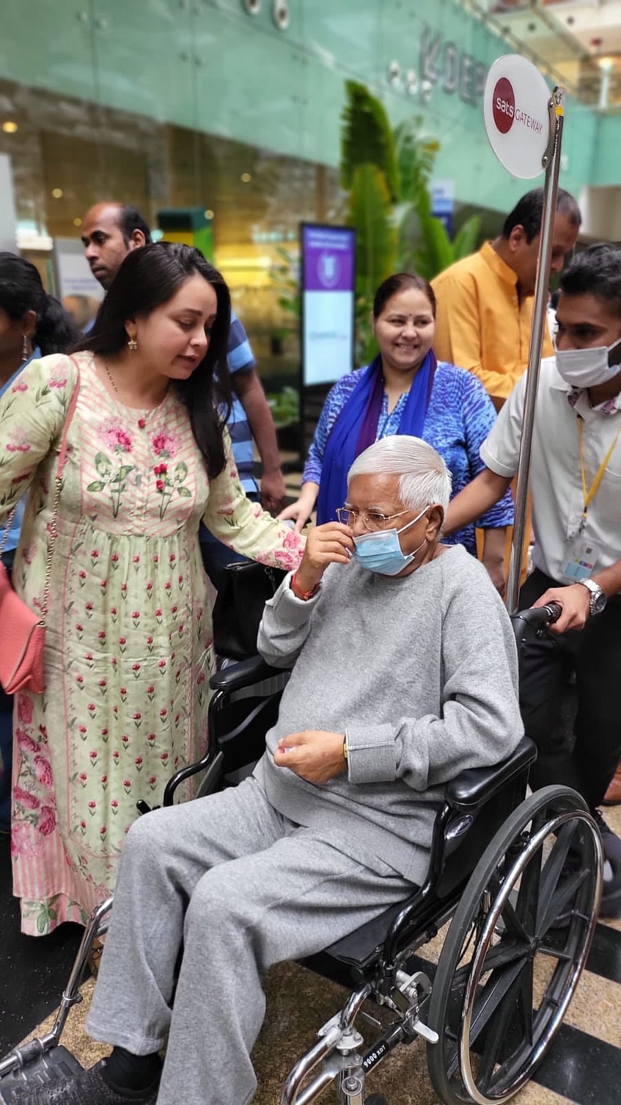 முன்னாள் முதல்வர் லாலு பிரசாத் யாதவ்-க்கு கிட்னியை கொடுக்க முன்வந்த மகள்.. தந்தைக்கு மகள் செய்த கடமை!