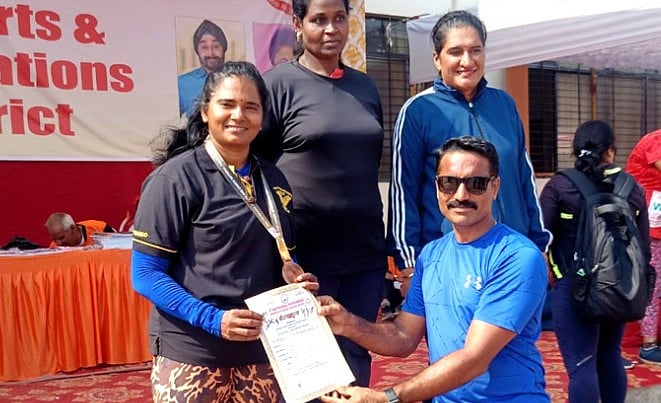 தேசிய அளவிலான விளையாட்டில் 5 பதக்கம் வென்று அசத்தல்.. தமிழக காவல்துறைக்கு பெருமை சேர்த்த பெண் போலிஸ்!