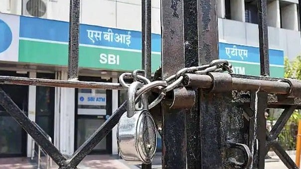 வங்கியில் பணம் எடுப்பவரா நீங்கள்.. அப்ப இன்றே எடுத்துடுங்க: வங்கி ஊழியர்கள் வேலை நிறுத்தம் அறிவிப்பு!