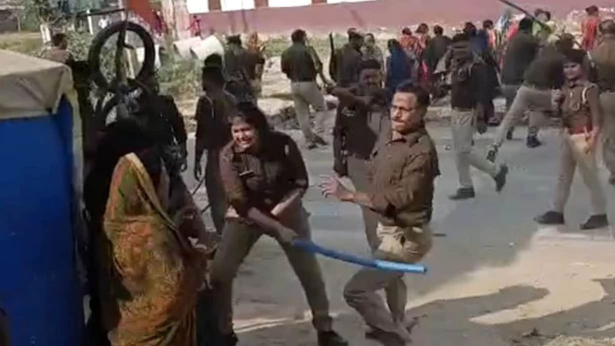 மீண்டும் ஒரு ஜாலியன்வாலாபாக்  போராடிய பெண்களை  கொடூரமாகத் தாக்கிய உ.பி- போலிஸ்: அதிர்ச்சி வீடியோ!