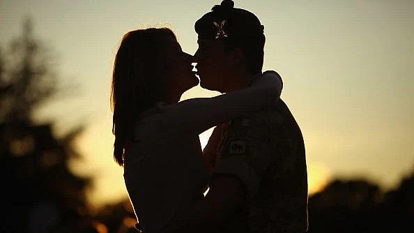 சீனாவில் இளைஞர்கள் மத்தியில் அதிகரித்துள்ள புதுவிதமான Dating பழக்கம்.. அது என்ன Mouth Buddies?