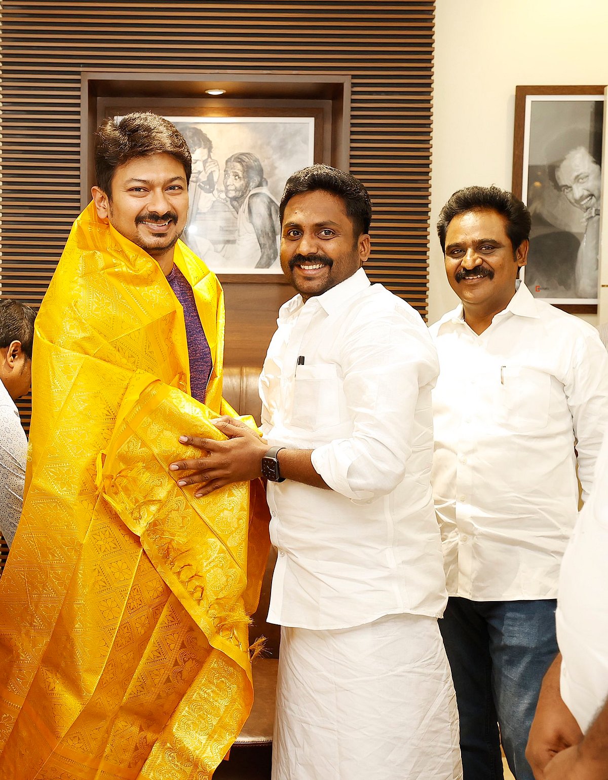 “அடிமைகளின் ஓலங்களும், சங்கிகளின் ஊளைகளும் கேட்கின்றன” : TRB.ராஜா, ராஜீவ் காந்தி பதிலடி!