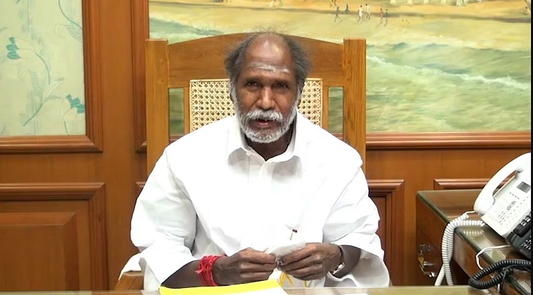 “ரொம்ப சிரமமா இருக்கு.. அரசு அதிகாரிகளால் மன உளைச்சல்ல இருக்கேன்” : குமுறும் புதுவை முதல்வர் ரங்கசாமி !