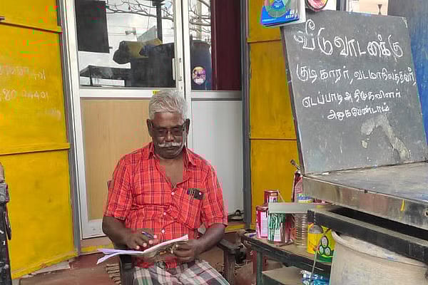 “வீடு வாடகை : எடப்பாடி அணியினர் அணுக வேண்டாம்..” - நெல்லையில் துணை நடிகர் வைத்துள்ள போர்டால் பரபர !