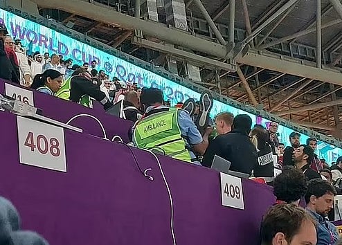 அர்ஜென்டினா - நெதர்லாந்து போட்டியில் மயங்கி விழுந்து உயிரிழந்த அமெரிக்க பத்திரிகையாளர் : நடந்தது என்ன?