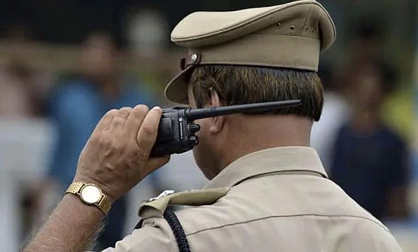 இளைஞரின் தலையை துண்டாக வெட்டி நண்பர்களுடன் Selfie எடுத்த நபர்.. ஜார்கண்டில் கொடூரம்!