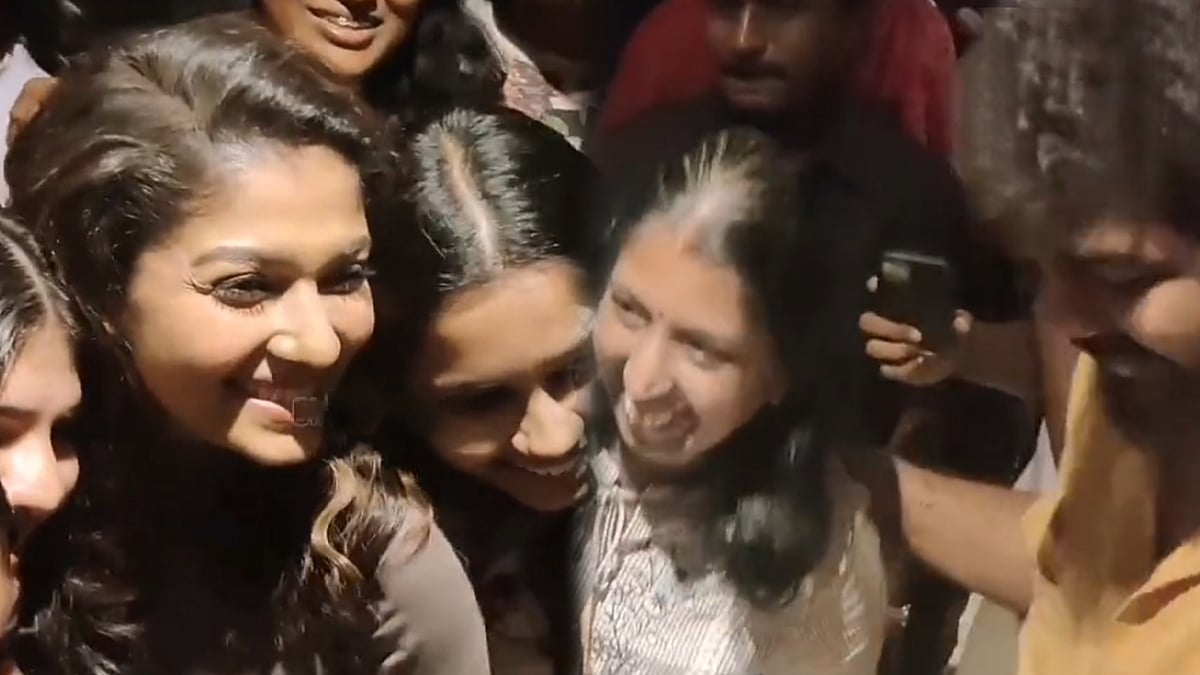 “இவங்கதான் என்னோட டீச்சர்..” : ரசிகர்கள் சந்திப்பில் நயனிடம் அறிமுகப்படுத்திய விக்னேஷ் சிவன்.. VIDEO