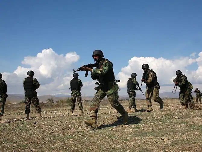 பழிக்குப்பழி.. ராணுவ மையத்தின் மீது தாக்குதல்.. பாகிஸ்தான் ராணுவீரர்களை படுகொலை செய்த தாலிபான் படையினர்!