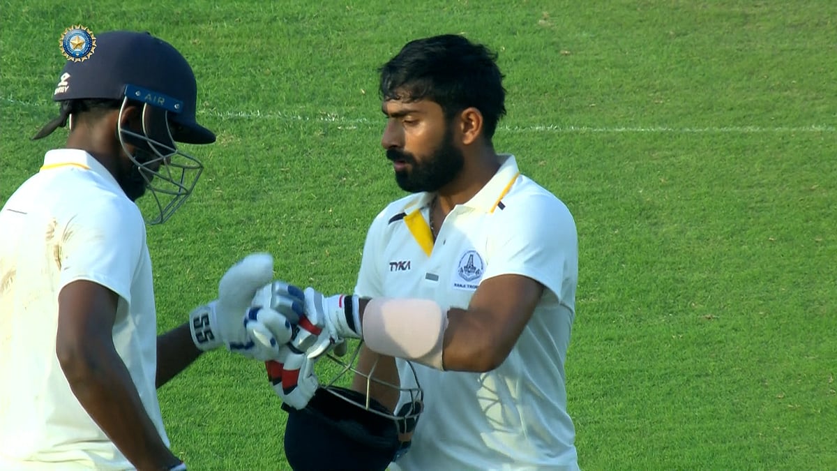 இது டெஸ்ட் போட்டியா ? T20 போட்டியா ? - ரஞ்சி கோப்பையில் ஹைதராபாத் அணியை நொறுக்கிய தமிழ்நாடு !