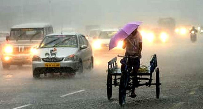 மாண்டஸ் புயல் எதிரொலி.. 10 மாவட்டங்களில் பள்ளி - கல்லூரிகளுக்கு நாளை விடுமுறை அறிவிப்பு!