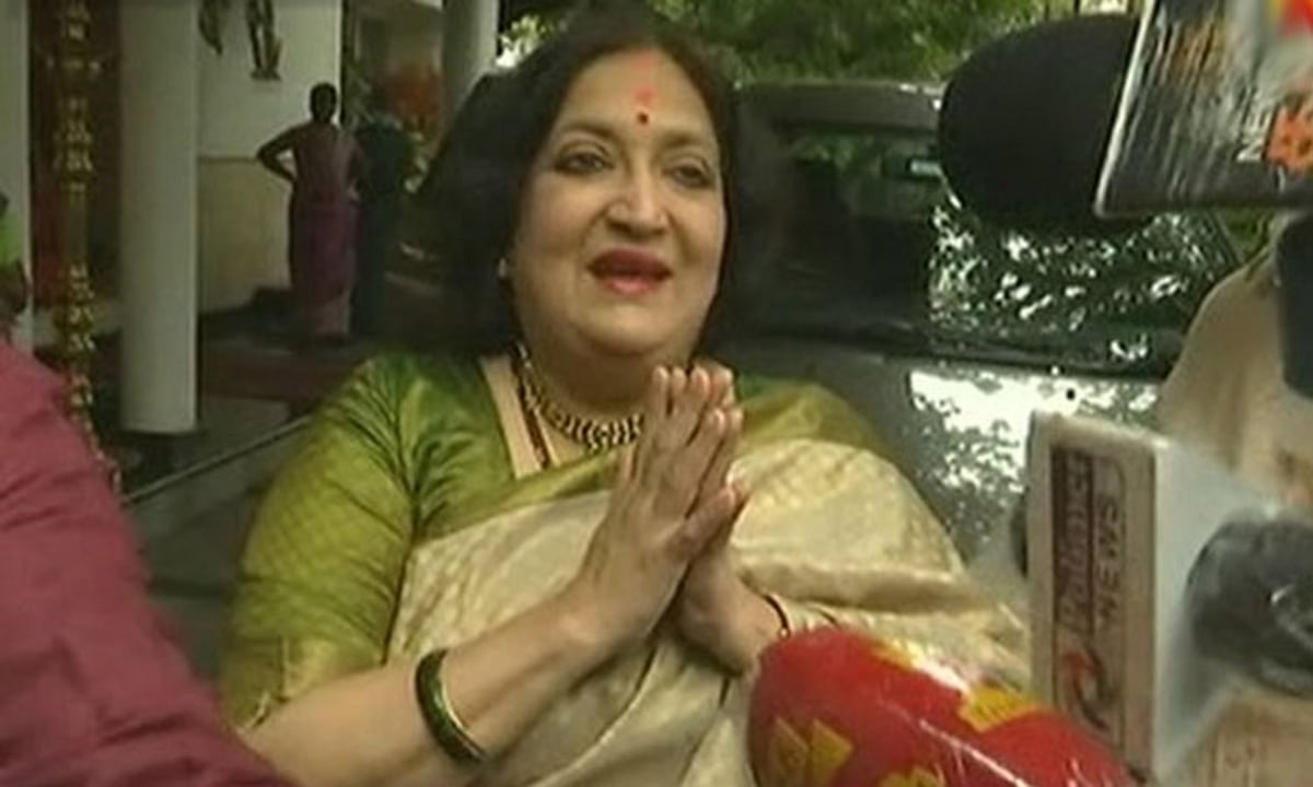 ’ரஜினி ஊரில் இல்லை.. எல்லாரும் வீட்டுக்குப் போங்க’ : முகம் வாடிய ரசிகர்கள் கூட்டம் !