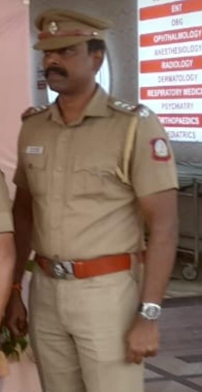 விபத்தில் சிக்கிய நகைக்கடை ஊழியர்.. 2.7 கிலோ நகையை மீட்டு உயிரையும் காப்பாற்றிய Inspector!