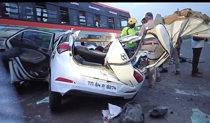 தனியார் பேருந்து மீது மோதிய கார்.. 3 இன்ஜினீரிங் மாணவர்கள் பரிதாப பலி.. கோவில்பட்டியில் நடந்த கோரம் !