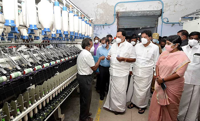 “ஒரு லட்சம் விசைத்தறி நெசவாளர்களுக்கு 6 மாத காலத்திற்கு வேலைவாய்ப்பு” : தமிழ்நாடு அரசு அசத்தல்! 