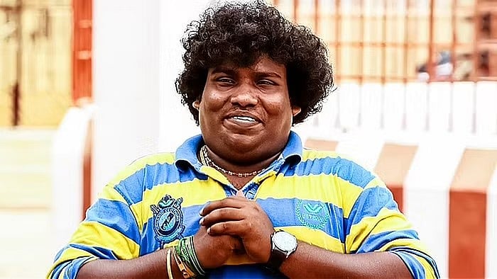 கிரிக்கெட் சாம்பியன் யோகி பாபுவுக்கு Surprise Gift கொடுத்த விஜய்.. - காரணம் என்ன ? : ரசிகர்கள் குழப்பம் !