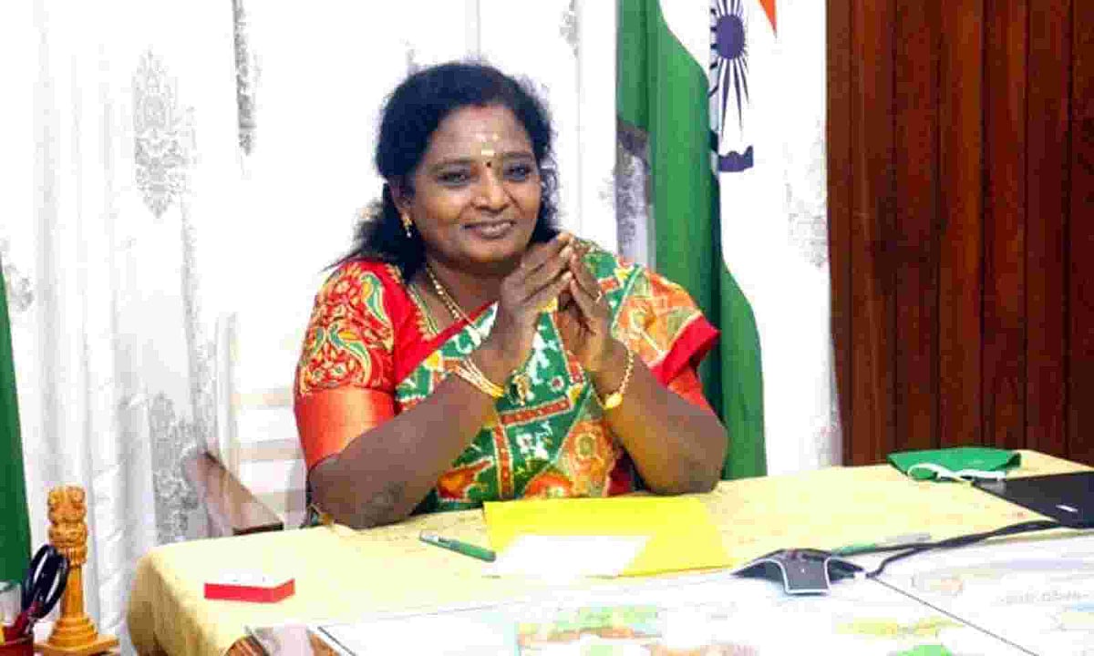 தமிழிசை என பெயர் வைத்து கொண்டு தமிழை அழிக்க நினைக்கும்ஆளுநர்.. முன்னாள் முதல்வர் நாராயணசாமி கடும் தாக்கு!
