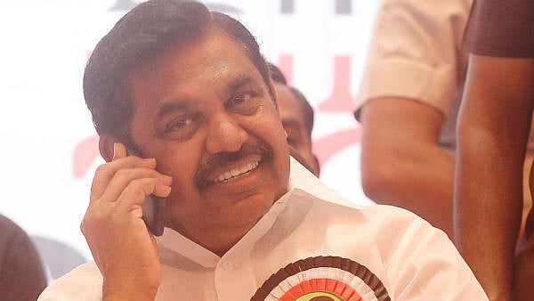 தன் மீதான வழக்கு விசாரணையை பார்த்து மிரண்டு கிடக்கும் வேலுமணி.. கைகட்டி நிற்க போகும் அதிமுக கும்பல்!