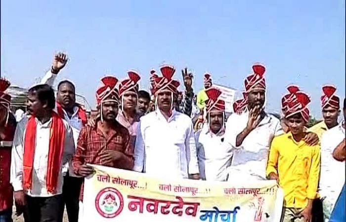 என்னடா புதுசு புதுசா கிளம்புறீங்க.. திருமணத்திற்கு பெண் கேட்டு போராட்டம் நடத்திய 90S கிட்ஸ்கள்!