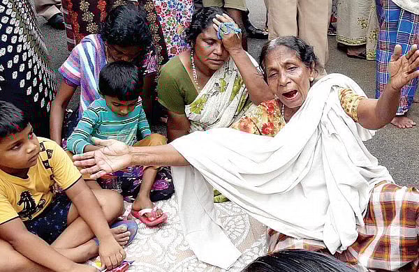 ஒக்கி புயல்.. முதுகெலும்பில்லாத பழனிசாமி அரசையும்,பாரபட்சம் காட்டிய ஒன்றிய அரசையும் மறந்து விட முடியுமா? 