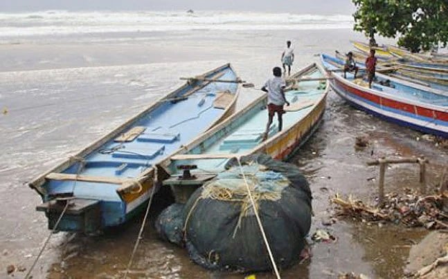 ஒக்கி புயல்.. முதுகெலும்பில்லாத பழனிசாமி அரசையும்,பாரபட்சம் காட்டிய ஒன்றிய அரசையும் மறந்து விட முடியுமா? 