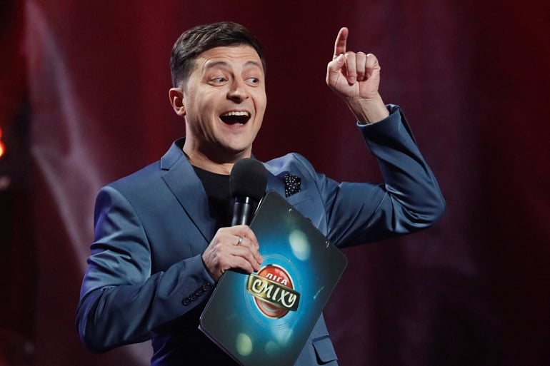 சிறந்த நடிகர் to சிறந்த மனிதர்.. அமெரிக்கா பத்திரிகை இதழ் பட்டத்தை தட்டி செல்லும் உக்ரைன் அதிபர் !