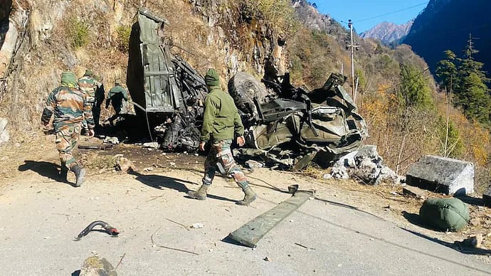 இராணுவ வாகன விபத்து.. 16 இராணுவ வீரர்கள் உயிரிழப்பு.. நாடு முழுவதும் அதிர்வலை !