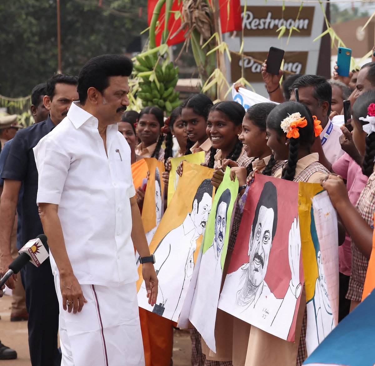 1,03,508 பேருக்கு நலத்திட்ட உதவிகள்..“உங்க ஆட்சி சூப்பரா இருக்கு”: முதல்வரை கண்டு மகிழ்ந்த மக்கள்! #Album