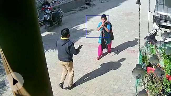 ஏய் நகையை கொடு.. பட்டப்பகலில் துப்பாக்கியை காட்டி பெண்ணிடம் கொள்ளை: பாஜக ஆளும் மாநிலத்தில் அதிர்ச்சி!