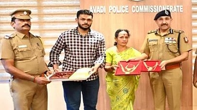 36 CCTV ஆய்வு..  சாலையில் தவறவிட்ட 40 பவுன் தங்க நகை: 2 மணி நேரத்தில் மீட்ட போலிஸ்!