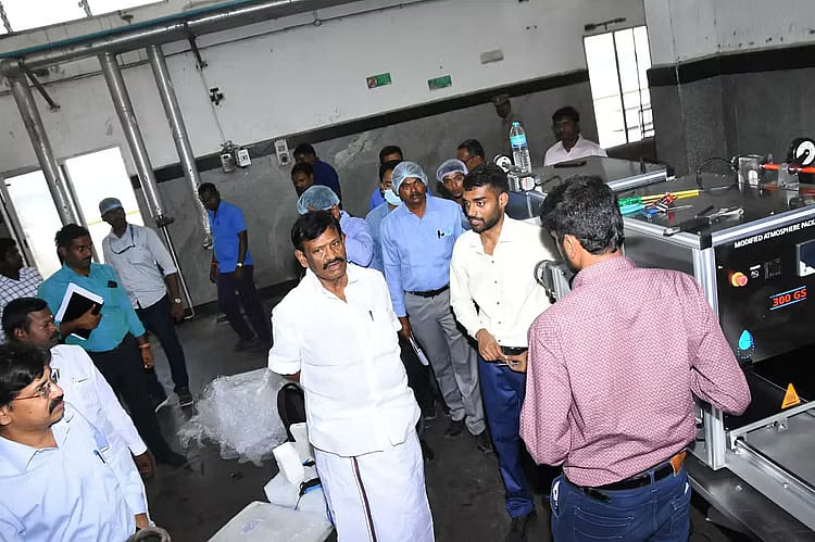 “வதந்திகளை நம்ப வேண்டாம்..” - ஆவின் பால் விலை உயர்வு என வெளியான போலி செய்திக்கு நிர்வாகம் விளக்கம் !