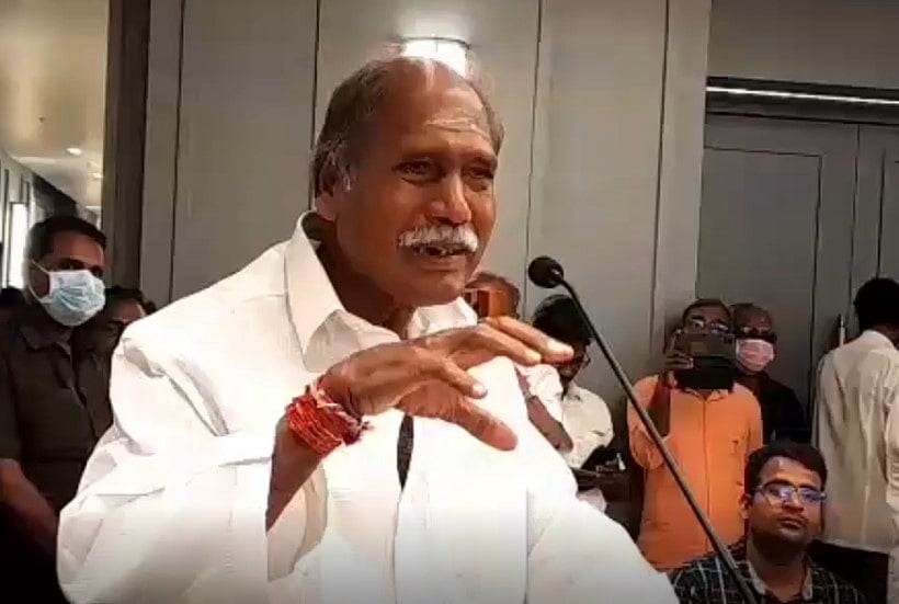 ஒவ்வொன்றுக்கும் அனுமதி கேட்க வேண்டி இருக்கு: ஆளுநர்,ஒன்றிய அமைச்சர் முன் ஆதங்கப்பட்ட புதுச்சேரி முதல்வர்!