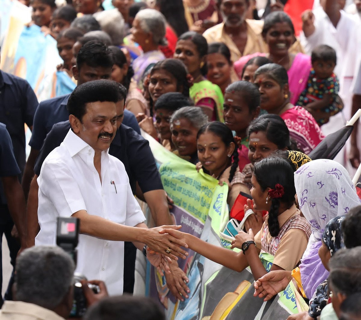 1,03,508 பேருக்கு நலத்திட்ட உதவிகள்..“உங்க ஆட்சி சூப்பரா இருக்கு”: முதல்வரை கண்டு மகிழ்ந்த மக்கள்! #Album