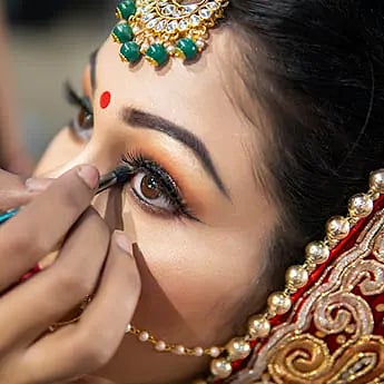 “எனக்கு ஒழுங்கா மேக் அப் போடல” : பியூட்டி பார்லர் மீது புகார் கொடுத்த மணப்பெண்.. ம.பி-யில் விநோதம் !
