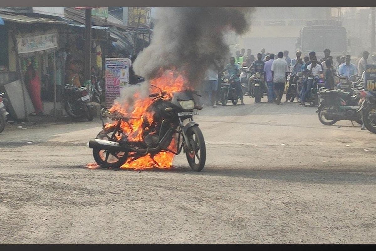 நடுரோட்டில் பைக்கை எரித்த ஜூஸ் கடைக்காரர்.. காரணத்தை கேட்டு அதிர்ந்த பொதுமக்கள்: புதுச்சேரியில் அதிர்ச்சி