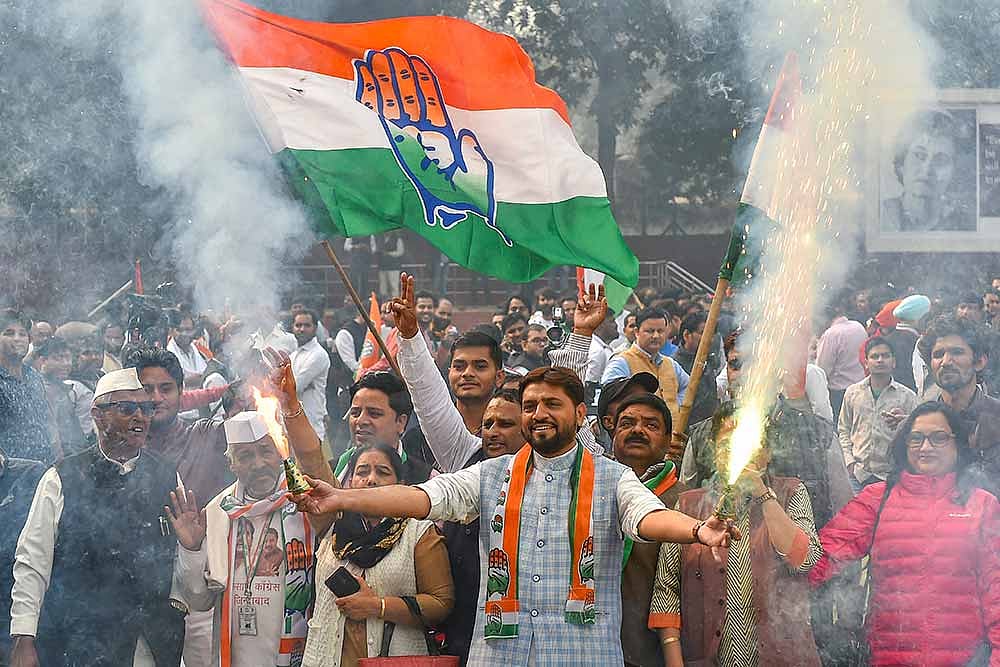 டெல்லியை தொடர்ந்து இமாச்சலை கோட்டை விட்ட பாஜக.. 5 ஆண்டுகளுக்கு பிறகு மீண்டும் ஆட்சியை பிடித்த காங்கிரஸ் !