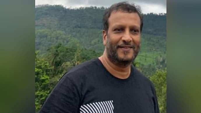 காருக்குள் அமர்ந்து சிலிண்டரில் உள்ள வாயுவை சுவாசித்த இன்ஜினியர்.. இறுதியில் நடந்த சோகம் ! -பின்னணி என்ன