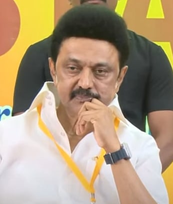 “தூக்கம் வராமல் இருக்க மாத்திரை போட்டுவிட்டு வருவார்” : அமைச்சர் நாசர் குறித்து நெகிழும் முதல்வர் !