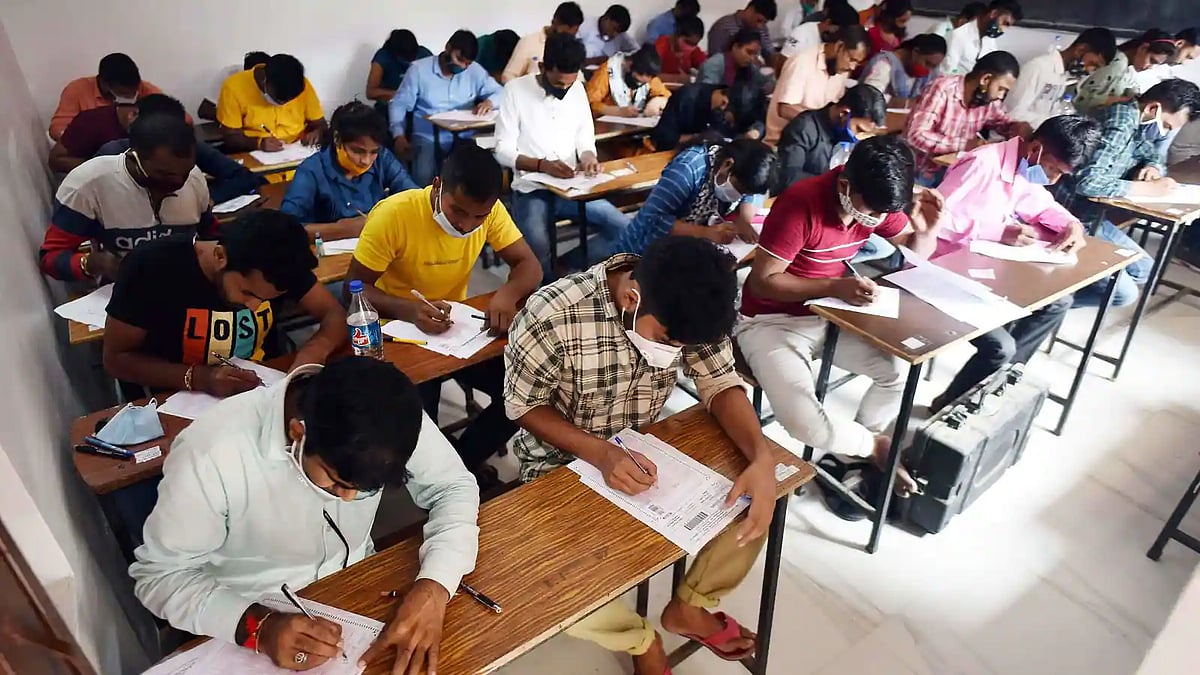 JEE EXAM : 10-ம் வகுப்பு மதிப்பெண் குறிப்பிடுவதில் தமிழக மாணவர்களுக்கு மட்டும் விலக்கு !