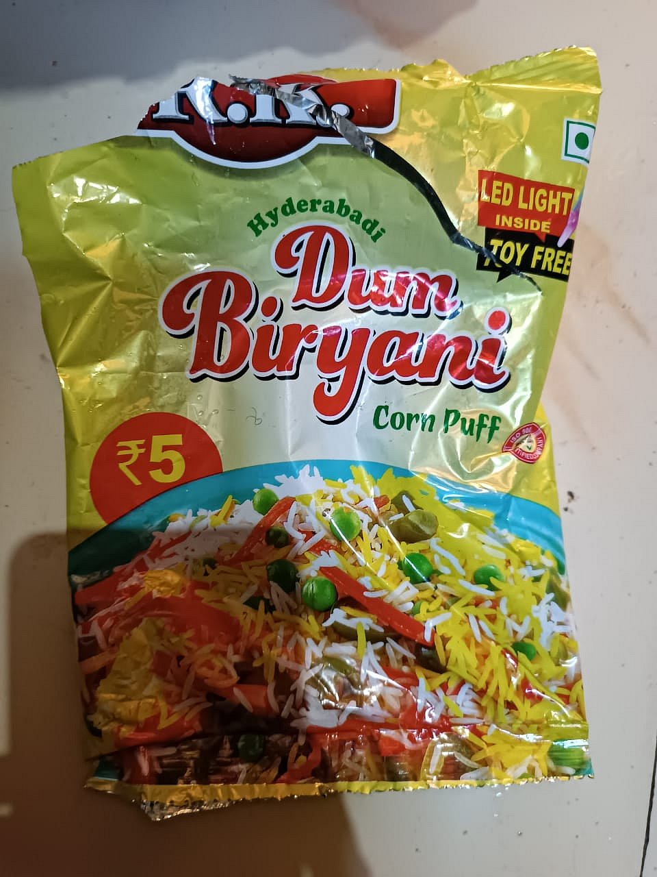 5  ரூபாய் சிப்ஸ் பாக்கெட்டில் ரூ.500 .. கடையில் முண்டியடிக்கும் மக்கள் கூட்டம்: கர்நாடகாவில் பரபரப்பு!